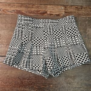 Jessica Simpson Black White Shorts